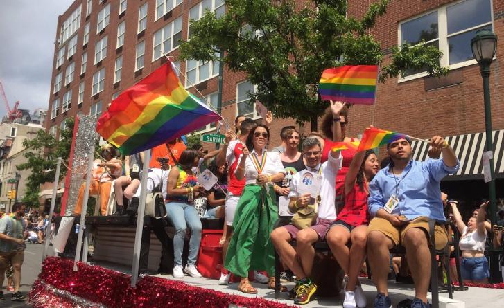 Image of employees on Mazzoni Center float for 2017 Pride Parade